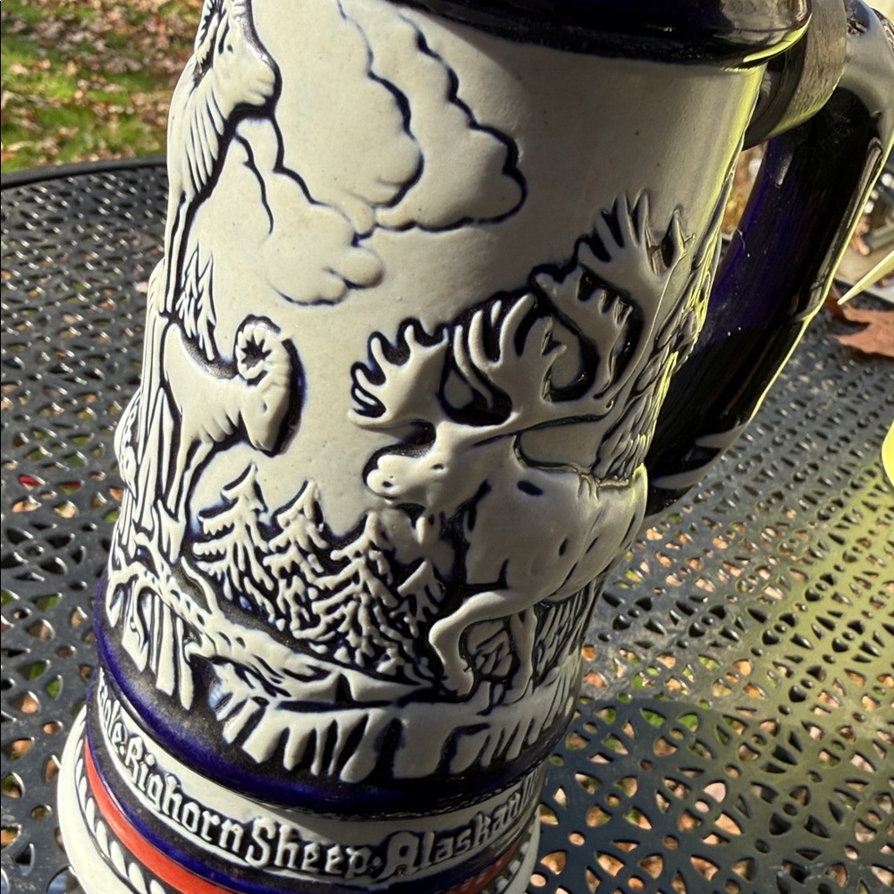 Vintage Avon Wildlife Scene Beer Stein with Silver Lid - Black, White, Red - Picture 4 of 8